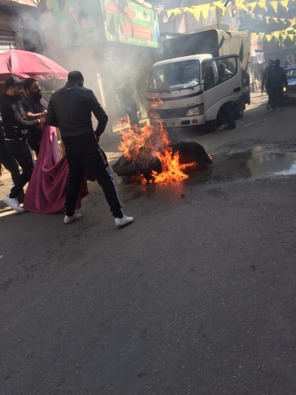 بالصور: احتراق دراجة نارية في مخيم عين الحلوة
