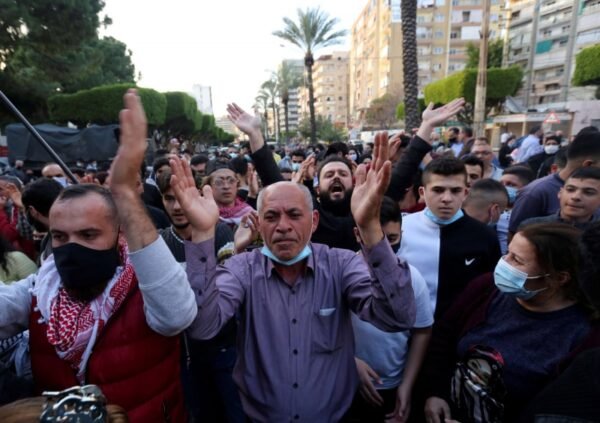 نصف اللبنانيين تحت خط الفقر مع غياب أي أمل لحل الأزمة السياسية