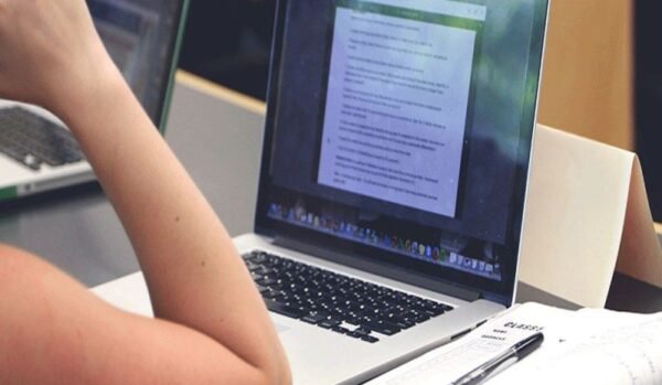 رابطة التعليم الثانوي الرسمي ترفع صرخة وجع مدوية وتعلن الإضراب من صباح الغد الخميس