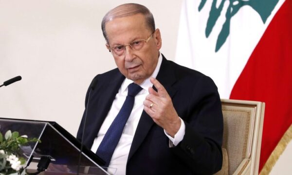 الحكومة اللبنانية تنتظر توزيع الأسماء المسيحية وعون يربط الخروج من “النفق الأسود” بعودة الحريري
