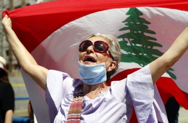لبنان.. الحل الوسط بين عون والحريري قد ينتج حكومة مشلولة