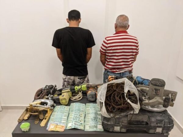 بالصور: الرأس المدبّر لعصابة سرقة محال تجارية وأحد أفرادها في قبضة شعبة المعلومات