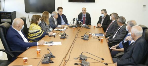 حسن أكد لنقابات القطاع الصحي أن الظروف الصعبة تحتم التضحية ودعا المركزي إلى دعم لوائح الأدوية وشدد على دور الوزارة في الرقابة