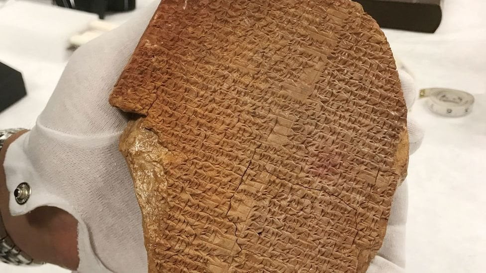 ملحمة جلجامش: أمر قضائي بتسليم رقيم “حلم جلجامش” الأثري إلى السلطات الأمريكية
