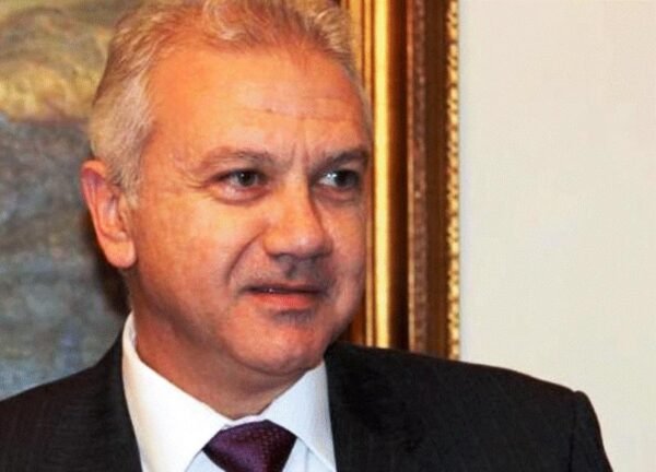 كرم: الفاشي يتهم الجميع بالتآمر عليه وهو لالغاء الجميع