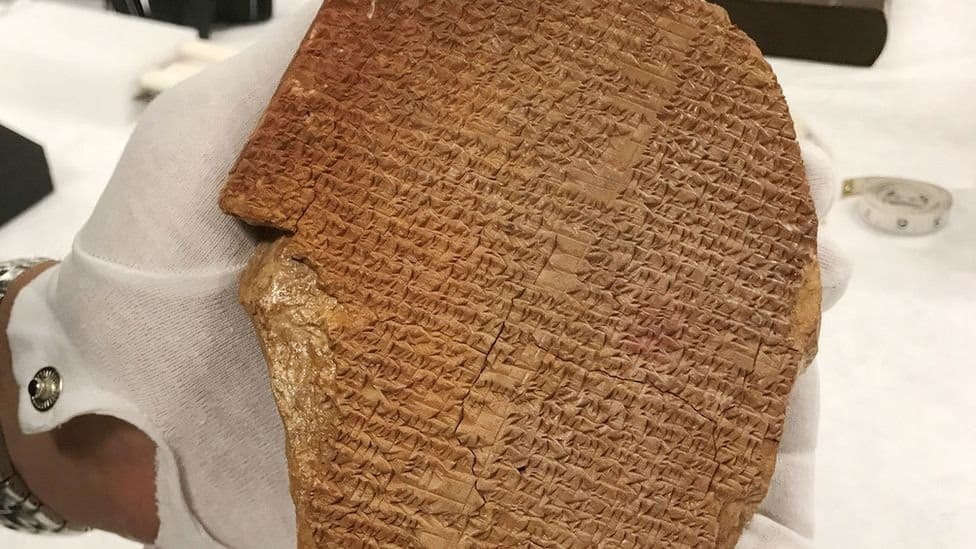 ملحمة جلجامش: بعد 20 عاما على نهبه، الولايات المتحدة تُعيد اللوح الأثري إلى العراق