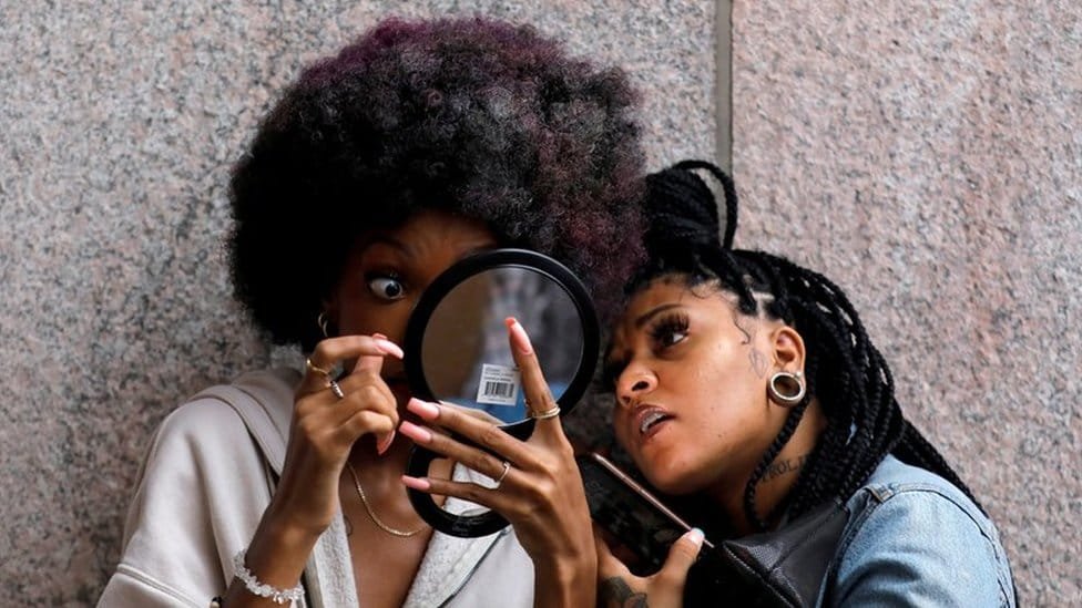 العالم بالصور: إعادة طلاء ساعة بيغ بن وأسبوع الموضة في نيويورك