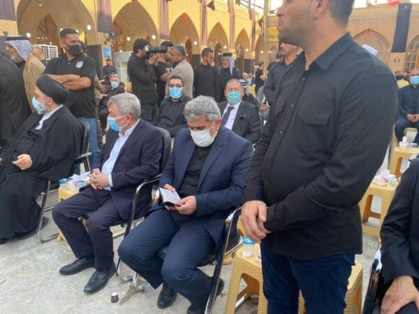 لأول مرة.. قائد فيلق القدس الإيراني يظهر بزي مدني في مجلس عزاء مرجع ديني في العراق (صورة)