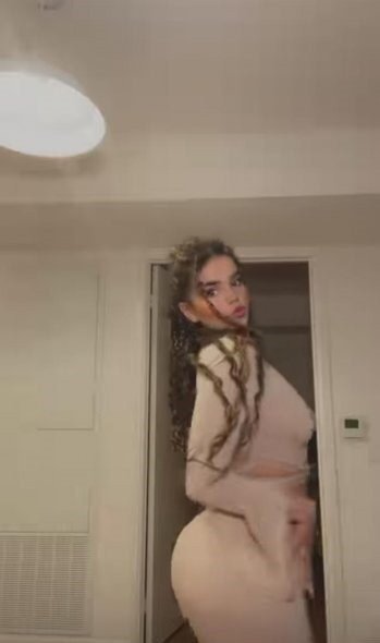 جديد "السعودية رهف القنون": حركات وصُوَر غير لائقة.. ومتابع: تركت اهلها ودينها