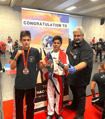 صائب الهاني بطل العالم في الكيك بوكسينغ عن فئة 1315 سنة 1 صائب الهاني بطل العالم في الكيك بوكسينغ عن فئة 1315 سنة