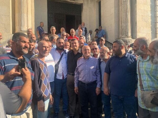 اعتصام لعمال بلدية طرابلس ومطالبة برفع بدل النقل الى 24 الف ليرة