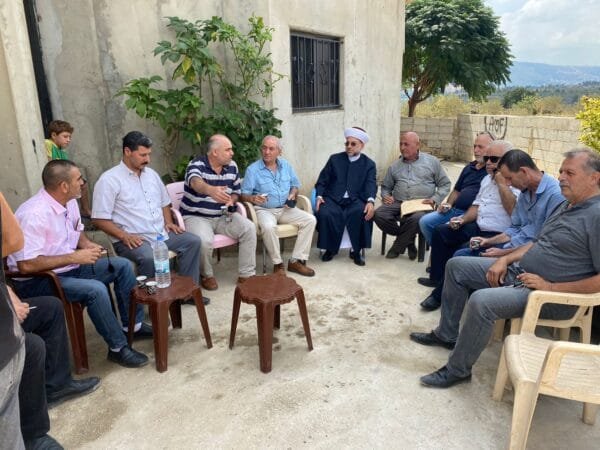 عبد الرزاق يوزع مساعدات مالية على أهالي ضحايا انفجار التليل وجرحاه بتكليف من نصرالله