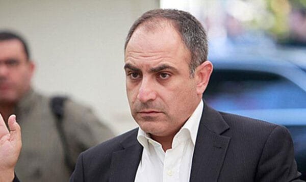 زياد أسود يَتَبَلَّغ قرار فصله من التيّار الوطني الحر