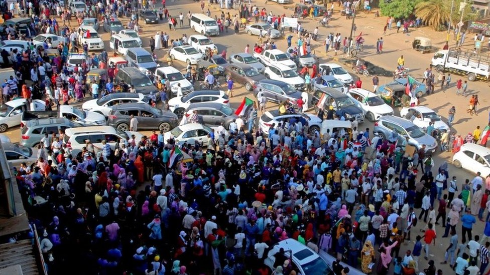 مظاهرات السودان: رهانات الأطراف السياسية على الشارع.. الدوافع والمآلات