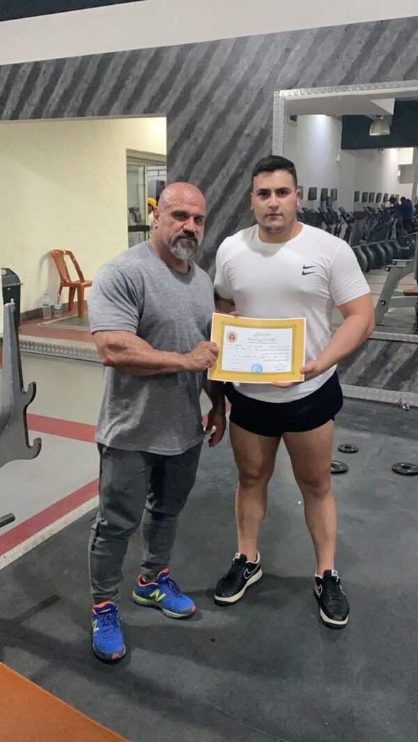غدي القصيفي بطل لبنان للناشئين في القوة البدنية
