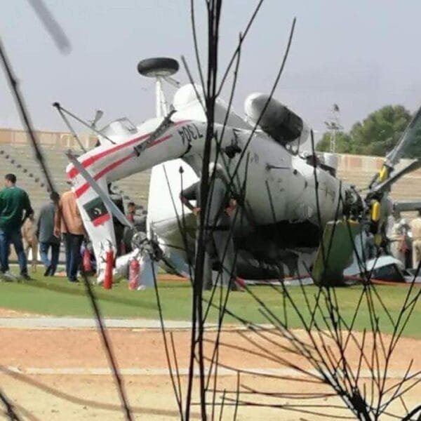 بالصور: طائرة تقل سيولة نقدية تتحطم في ليبيا 1 بالصور: طائرة تقل سيولة نقدية تتحطم في ليبيا