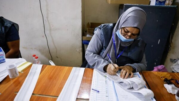"أسوشيتد برس": نتائج أولية أظهرت خسارة جماعات موالية لإيران في الانتخابات العراقية