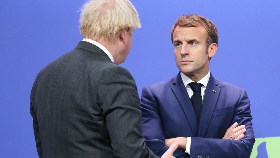 فيروس كورونا: يجب توخي الحذر بعد ظهور متحور أوميكرون - الغارديان