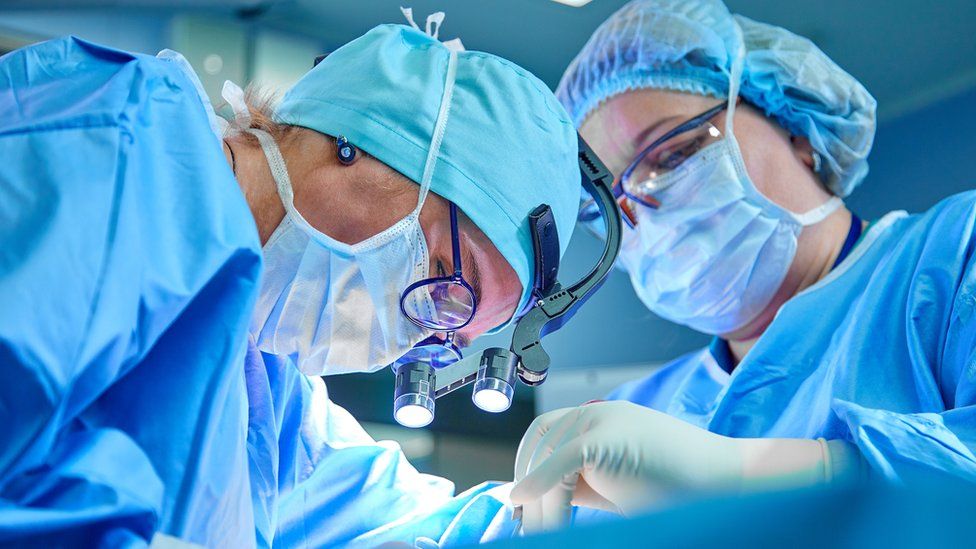 الأخطاء الطبية: تغريم طبيبة لبترها الساق الخطأ لمريض في النمسا