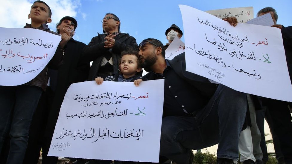 الانتخابات الليبية: لماذا قد يشعل السباق الرئاسي نارا يُفترض أن يٌخمدها؟ – الإندبندت أون صنداي