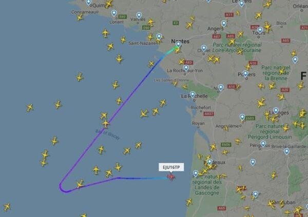 هبوط طائرة ركاب اضطراريا في فرنسا لإسعاف أحد الركاب