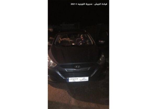 بالصور: توقيف 3 أشخاص في الهرمل أثناء محاولتهم تهريب سيارتين مسروقتين