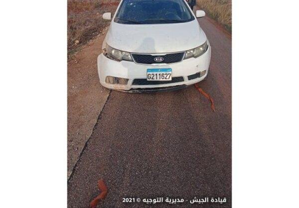 بالصور: توقيف 3 أشخاص في الهرمل أثناء محاولتهم تهريب سيارتين مسروقتين