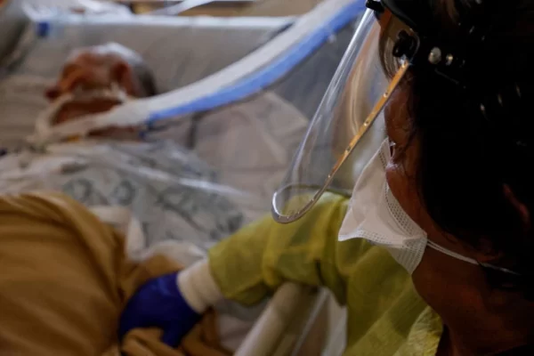 الصحة العالمية: "أوميكرون" ينتشر بوتيرة غير مسبوقة واللقاحات تصبح أقل فعالية