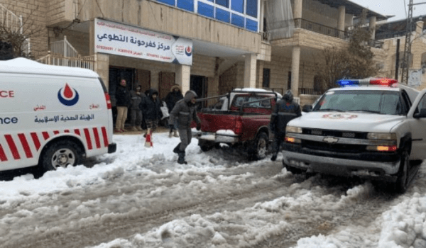 الدفاع المدني في الهيئة الصحية: سحب وإخلاء 300 سيارة جراء تراكم الثلوج ونقل 88 حالة طارئة 1 426fdfc4746cde88aca77c4f0ecbe85e