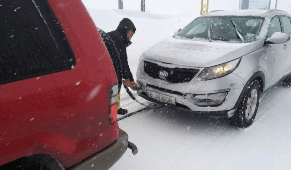 الدفاع المدني انقذ مواطنين علقوا داخل سياراتهم على طريق ضهر البيدر بسبب الجليد 1 a3450167afeaa41ac81264b2894b1674
