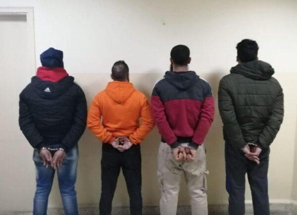 نفذوا عملية سطو مسلح طالت سوبرماركت في طريق الجديدة وشعبة المعلومات تكشف هويتهم وتوقف 4 متورطين 1 سطو مسلح