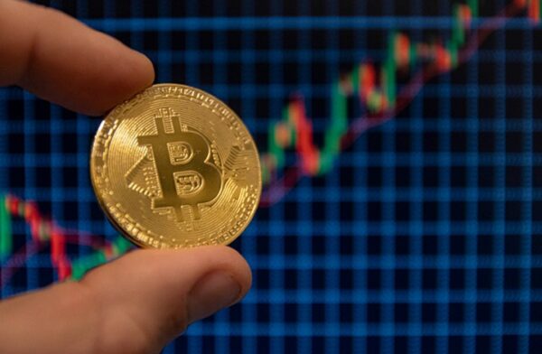 العملات المشفرة .. دور غير مسبوق في نزاع أوكرانيا يهدد بظهور نظام مالي مواز ￼