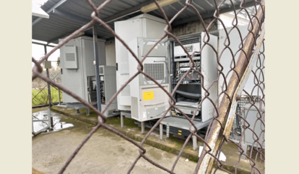 مجهولون دخلوا الى محطتي الفا وتاتش في محلة ضهر رماح في عكار وسرقوا مخزون المازوت وبطاريات 1 مجهولون دخلوا الى محطتي الفا وتاتش في محلة ضهر رماح في عكار وسرقوا مخزون المازوت وبطاريات