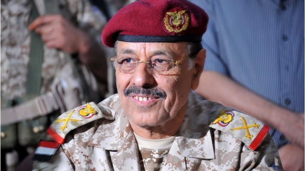 علي محسن الأحمر: من هو وماذا نعرف عن سجله العسكري؟