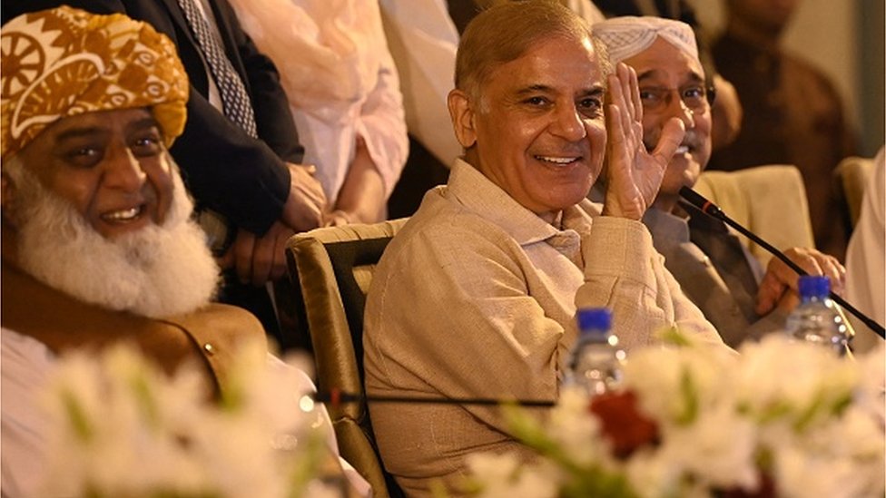 شهباز شريف: ماذا نعرف عن الرجل الذي خلف عمران خان في رئاسة وزراء باكستان؟