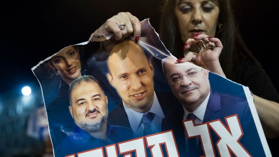 الائتلاف الإسرائيلي الحاكم يعاني من ضغوط من جراء الهجمات والانشقاقات المفاجئة- الفايننشال تايمز