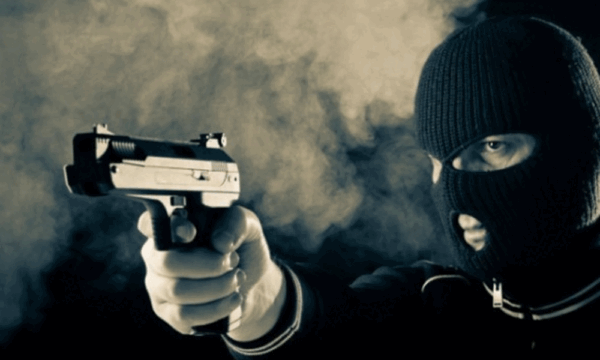 سلب مواطن 150 ألف دولار على طريق بدنايل