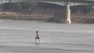 الجفاف في العراق: مقطع فيديو لرجل يقطع نهر دجلة مشيا يلخص أزمة المياه في البلاد