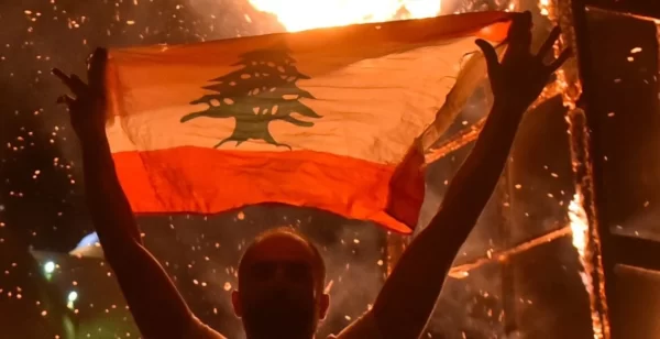 لبنان تحوّل إلى دولة فاشلة والمفاجأة بعد انتهاء الموسم السياحي.. الدولار سيصل الى حدود الـ 60,000 ليرة 1 لبنان تحوّل إلى دولة فاشلة والمفاجأة بعد انتهاء الموسم السياحي.. الدولار سيصل الى حدود الـ 60,000 ليرة