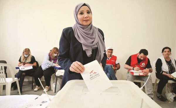 بهية الحريري تغادر إلى أبوظبي.. و2300 خطيب جمعة يدعون للانتخاب.. وميقاتي مستعد لحكومة بـ «معاييري»