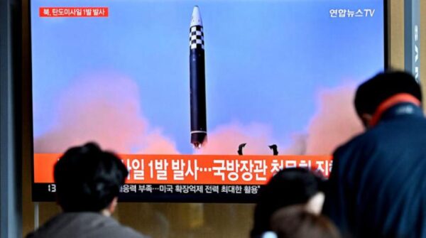 كوريا الشمالية تطلق صاروخاً باليستياً نحو بحر اليابان
