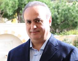 وهاب:‏ طيب اذا لعب مع المنتخب بياخذ جنسية وكل الآلاف الذين يحق لهم ناطرين