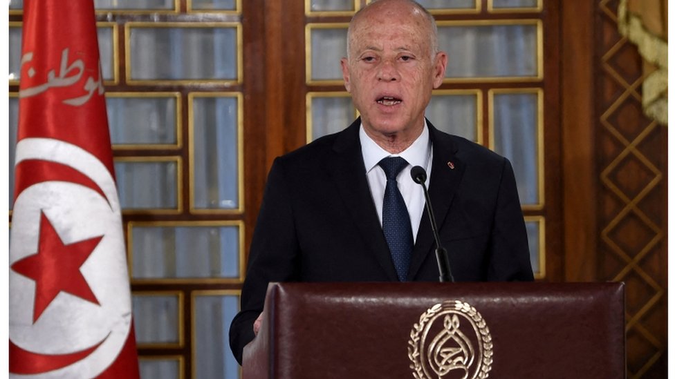 الرئيس التونسي يقول إن الدستور الجديد لا يمس الحقوق والحريات