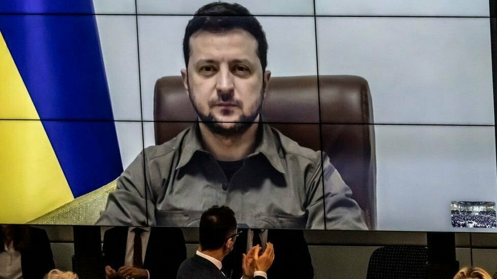 روسيا وأوكرانيا: زيلينسكي يحذر الشعب الأوكراني من هجمات روسية في يوم الاستقلال