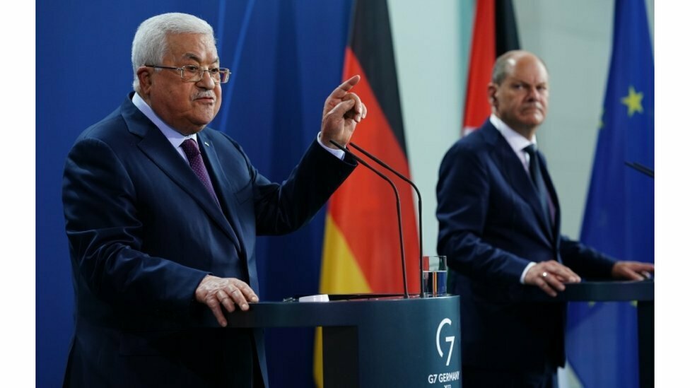الرئيس الفلسطيني محمود عباس يثير عاصفة انتقادات في ألمانيا وإسرائيل بتعليقات عن الهولوكوست