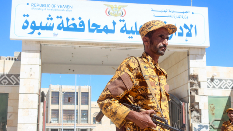 الحرب في اليمن: هل يفسح التنافس على تمثيل “الشرعية” الطريق أمام عودة الانفصال؟