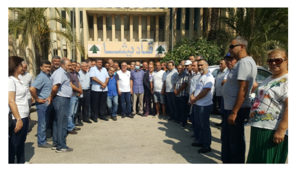اعتصام لعمال شركة كهرباء قاديشا مطالبين بقبض رواتبهم ملوحين بالتصعيد