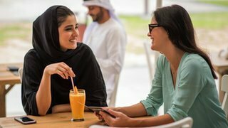 قانون الاحتشام في الإمارات: ما الذي طالب به مغردون؟ وما حقيقة الجدل حول إصداره؟