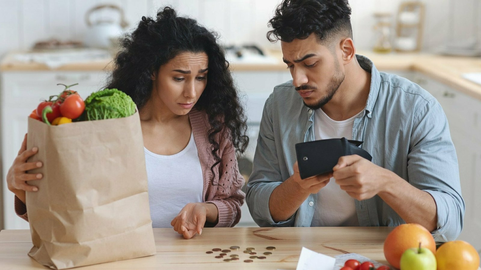 ارتفاع تكاليف المعيشة: كيف تتعامل الحكومات العربية مع أزمة غلاء المعيشة؟