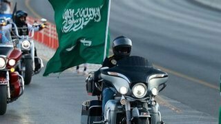 اليوم الوطني السعودي: احتفالات واسعة وأخرى غريبة واعتقالات لـ"مثيري الفوضى"